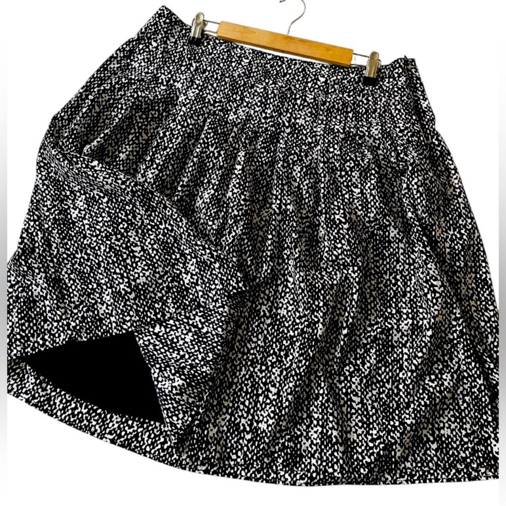 NWT! Talbots black and white skirt 14P